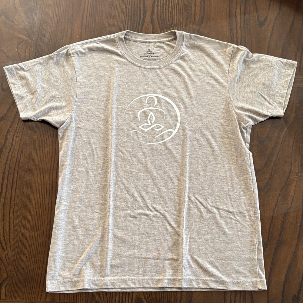 Prana Graphic T-Shirt Light Brownish Grey. Medium. Yoga. Meditation